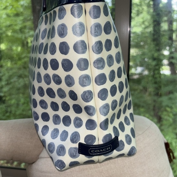 COACH 29432 Daisy Dot Print Tote Bag White Navy Patent Leather Trim - Picture 5 of 15